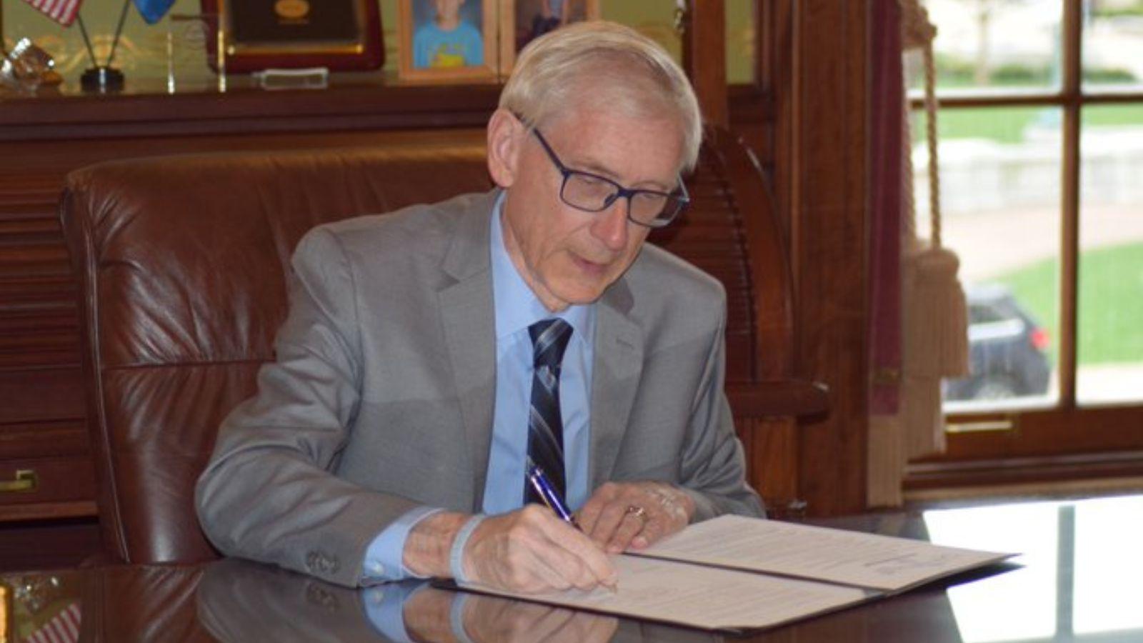 Gov. Evers establishes commission on clean energy